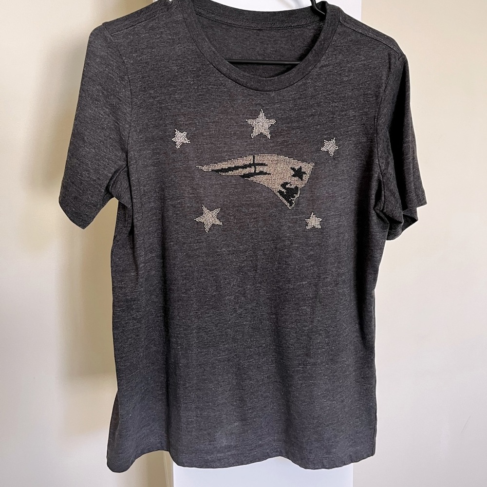 New England Patriots Team Logo Hand Embroidered T-Shirt Size M-L